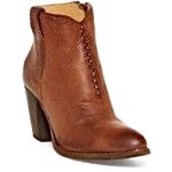 ⭐️ SOLD!! Frye Ilana Whipstitch  Ankle Boot ⭐️ - Picture 3 of 15